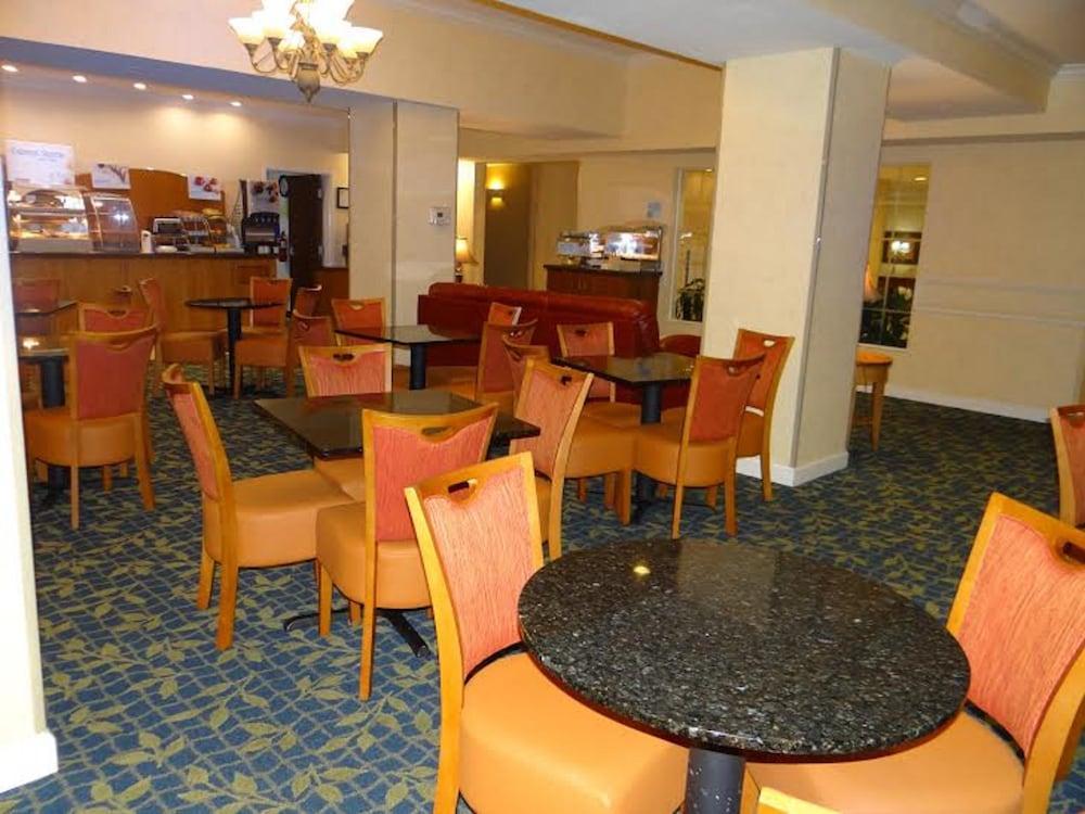 Holiday Inn Express Hotel & Suites Salisbury - Delmar By Ihg Exterior photo