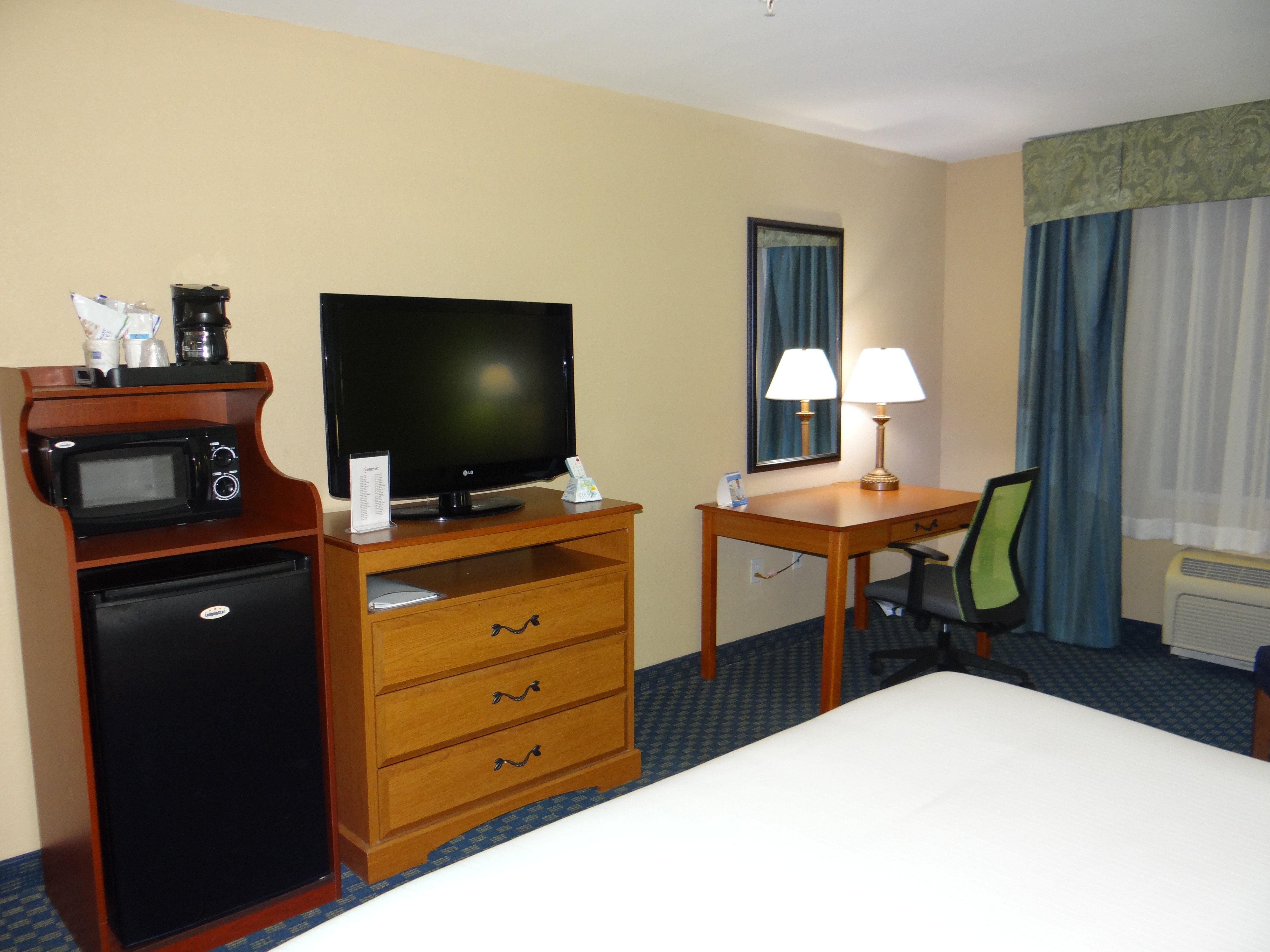 Holiday Inn Express Hotel & Suites Salisbury - Delmar By Ihg Exterior photo