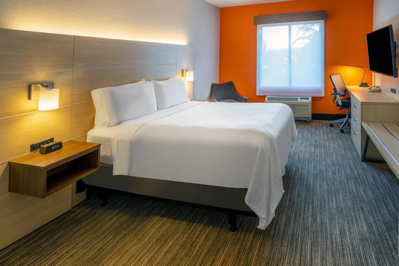 Holiday Inn Express Hotel & Suites Salisbury - Delmar By Ihg Exterior photo